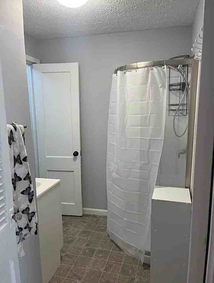 120 E Oak St #B - Photo 5 of 8