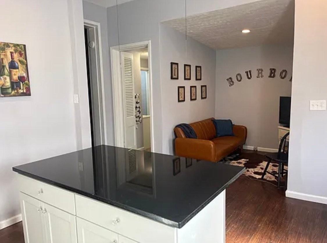 120 E Oak St #B - Photo 6 of 8