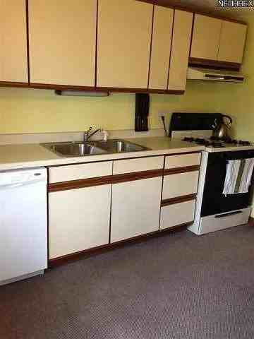 1057 Laverne Dr - Photo 6 of 11