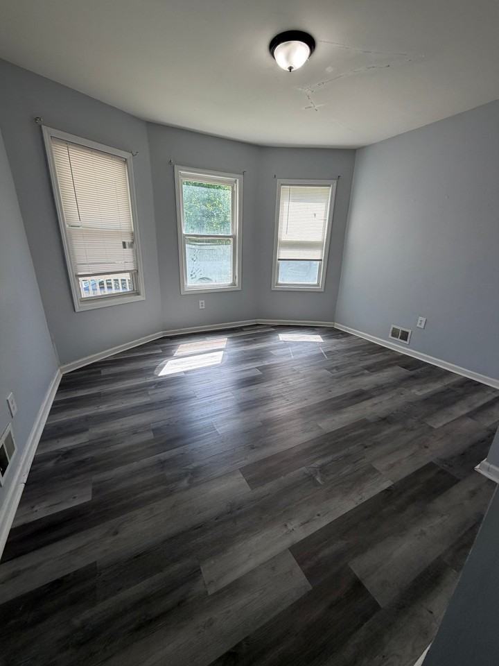 50 Franklin St #1 - Photo 2 of 5