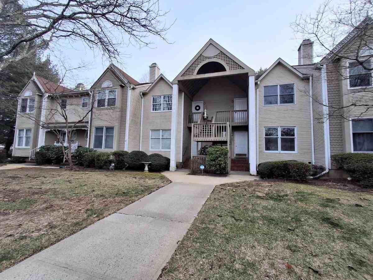 123 Northampton Dr - Photo 3 of 10
