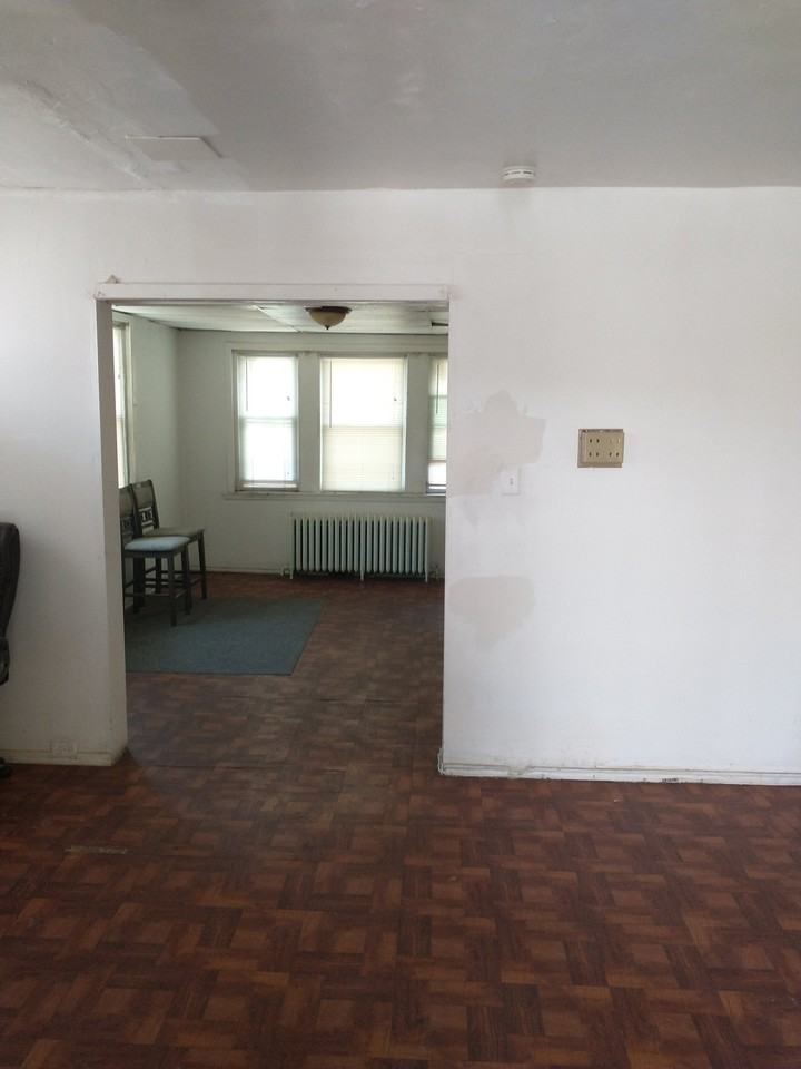5263 N Franklin St - Photo 3 of 4