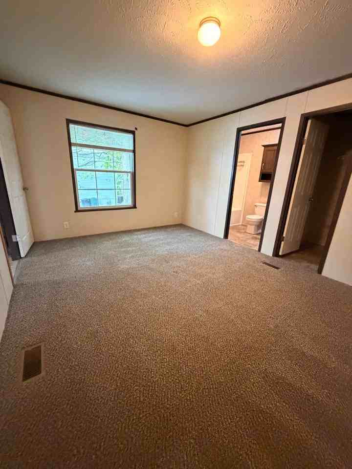 166 Parker Lake Dr - Photo 4 of 8