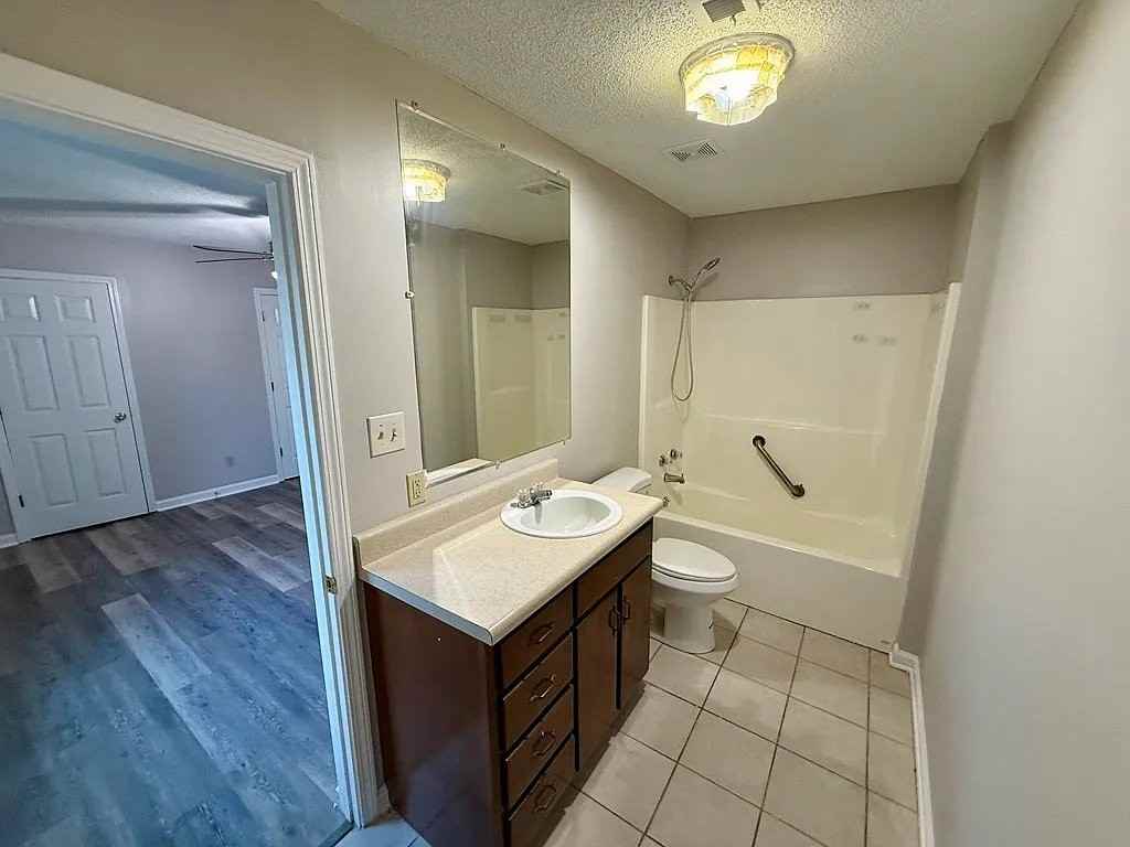 213 Randolph St - Photo 2 of 11