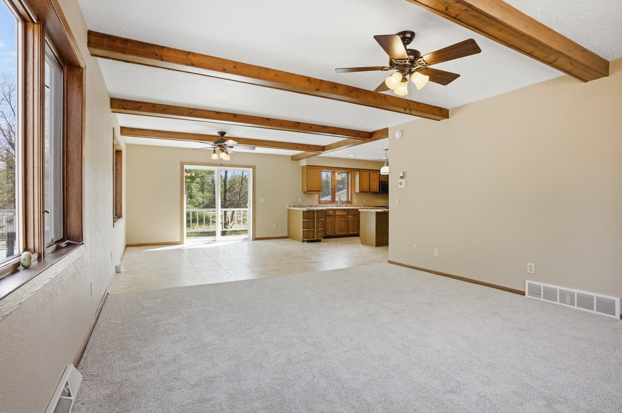 890 Gale Dr - Photo 4 of 9