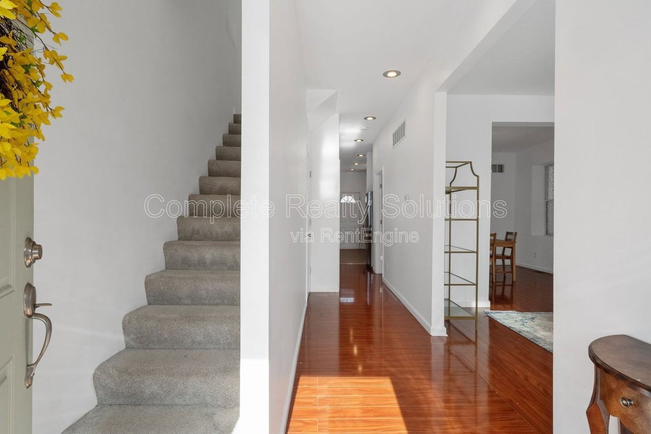 3833 Mcree Ave - Photo 3 of 30