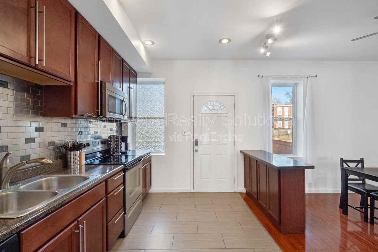 3833 Mcree Ave - Photo 5 of 30