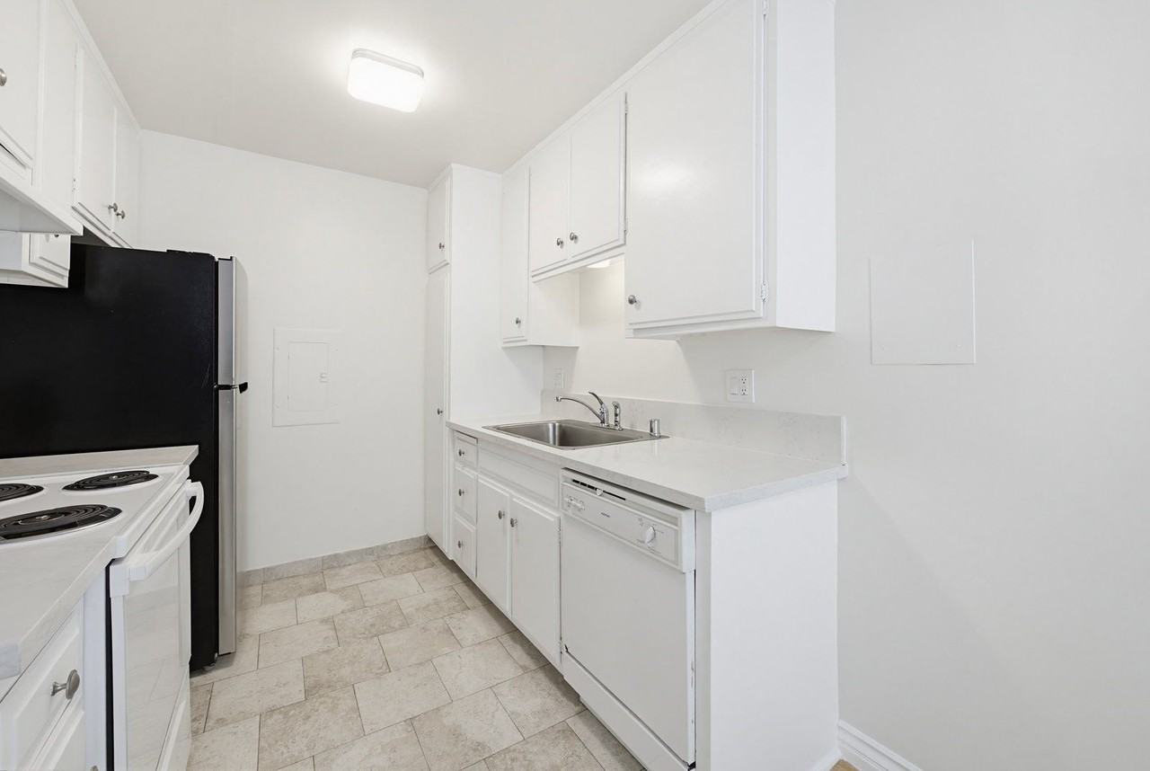 2221 20th St #3 - Photo 5 of 21