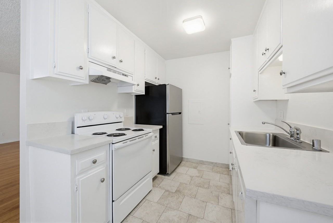 2221 20th St #3 - Photo 6 of 21