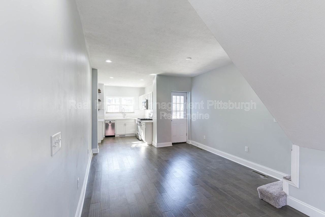 144 43 1/2 St - Photo 4 of 25