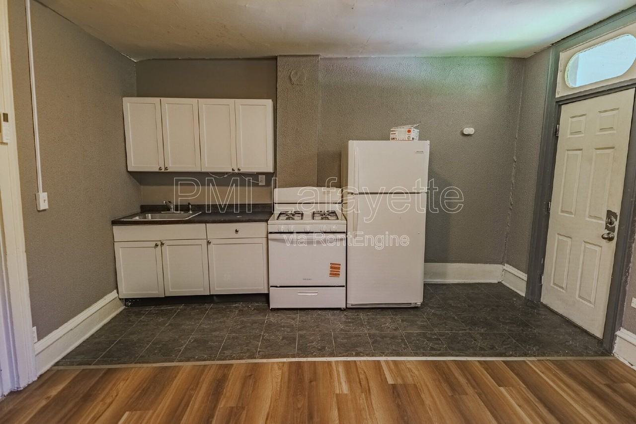 525 S 3rd St #1 - Photo 4 of 11