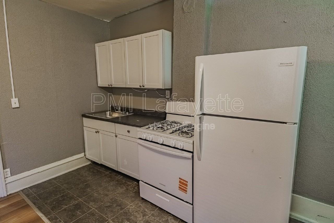 525 S 3rd St #1 - Photo 5 of 11