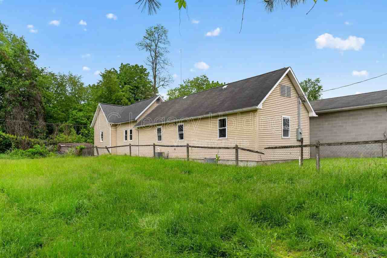 2311 Henderson Ave - Photo 2 of 31