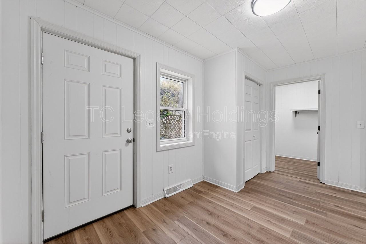 2311 Henderson Ave - Photo 3 of 31