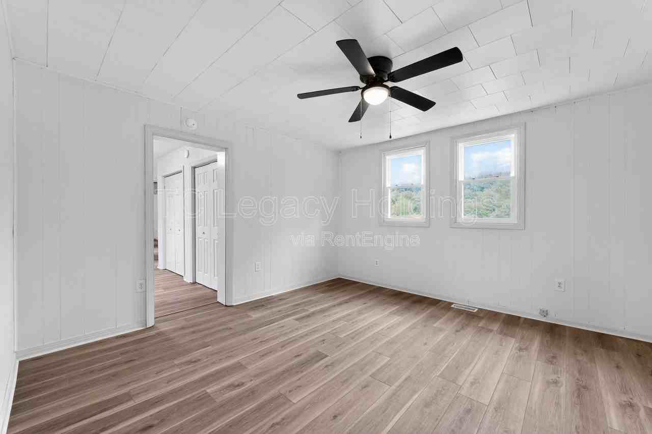 2311 Henderson Ave - Photo 4 of 31
