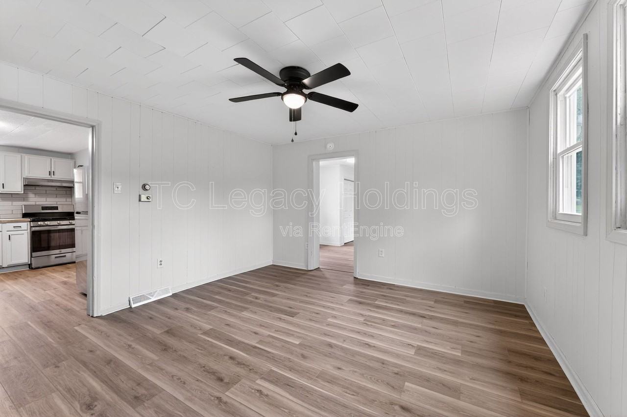 2311 Henderson Ave - Photo 5 of 31