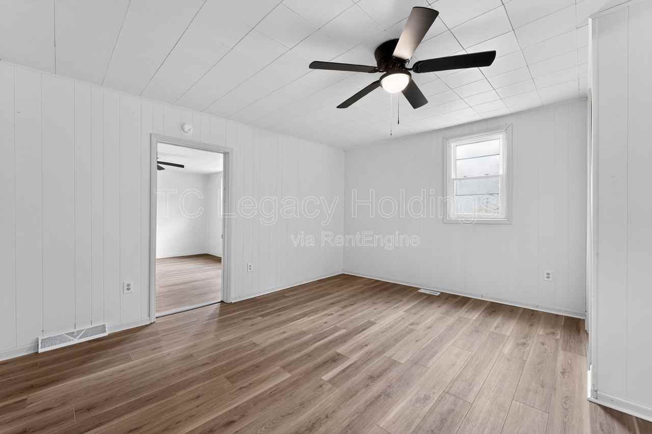 2311 Henderson Ave - Photo 6 of 31