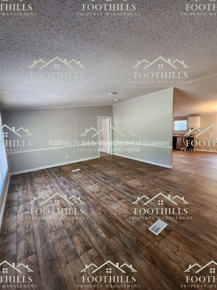 240 Latham Dr - Photo 2 of 23