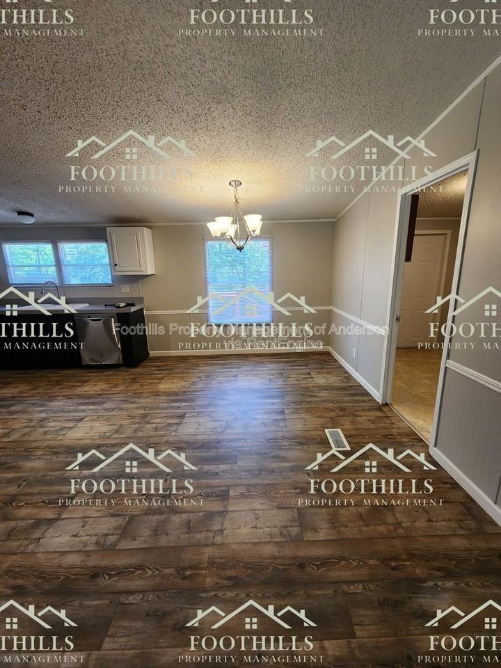 240 Latham Dr - Photo 4 of 23