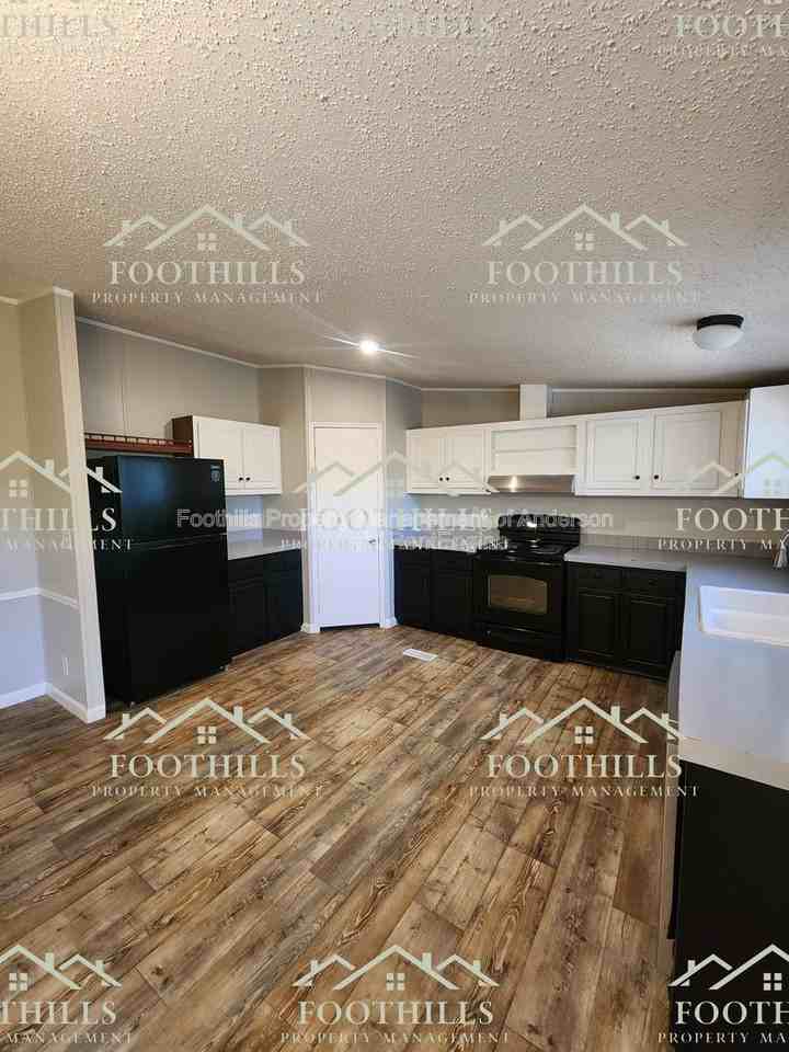 240 Latham Dr - Photo 5 of 23