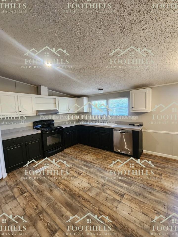 240 Latham Dr - Photo 6 of 23