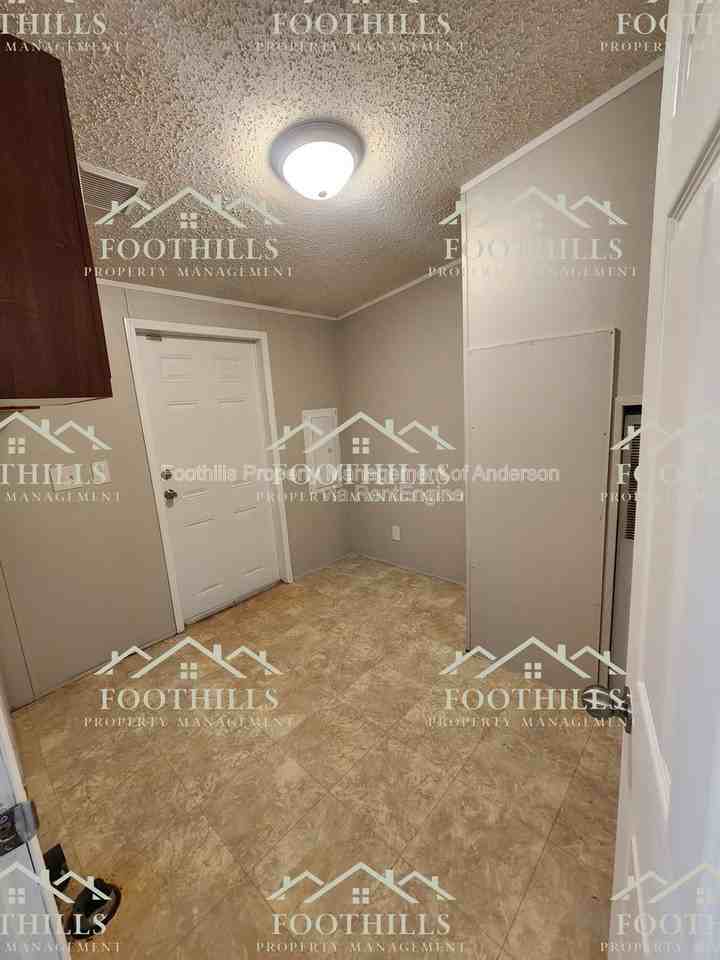 240 Latham Dr - Photo 7 of 23