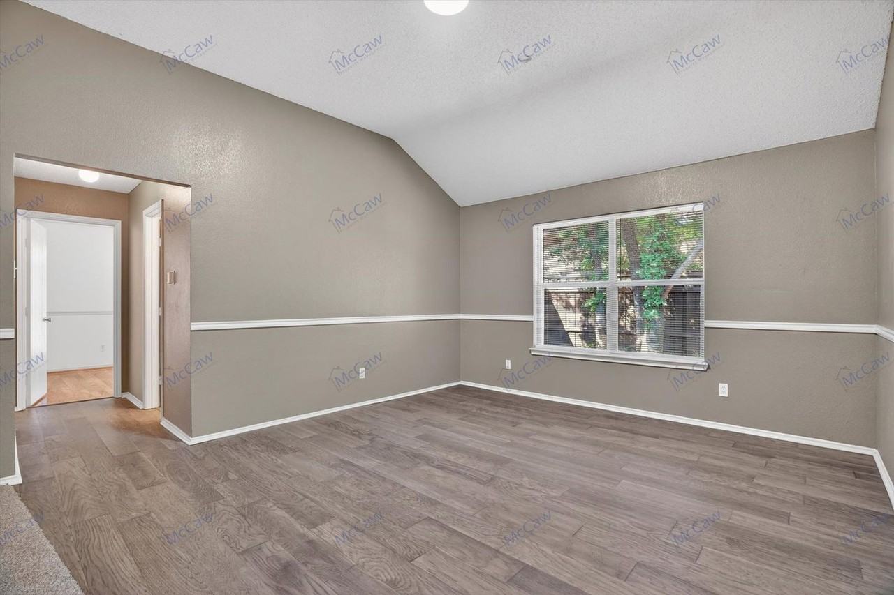 549 Dylan Ct - Photo 3 of 22