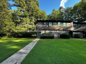504 Oakwood Ct - Photo 1 of 1