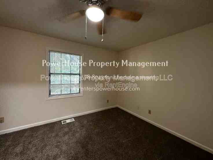 504 Oakwood Ct - Photo 3 of 18