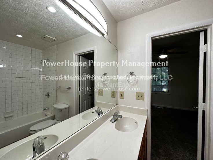 504 Oakwood Ct - Photo 4 of 18