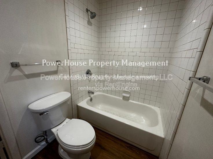 504 Oakwood Ct - Photo 5 of 18