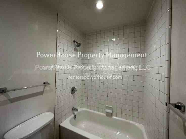 504 Oakwood Ct - Photo 6 of 18