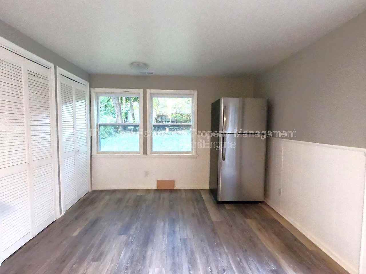 8331 Ward Pkwy - Photo 6 of 13