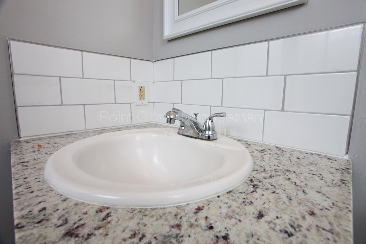 1212 S Longfellow St #307 - Photo 6 of 10