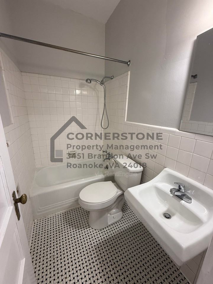 420 Allison Ave Sw #3 - Photo 6 of 9