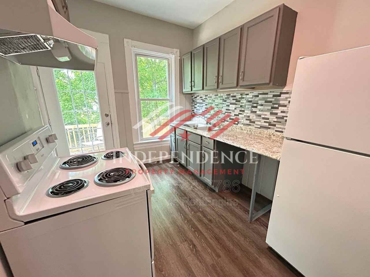3131 Harvard Ave - Photo 6 of 26