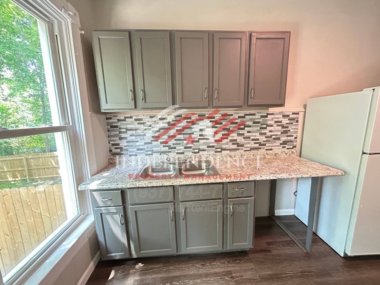 3131 Harvard Ave - Photo 7 of 26