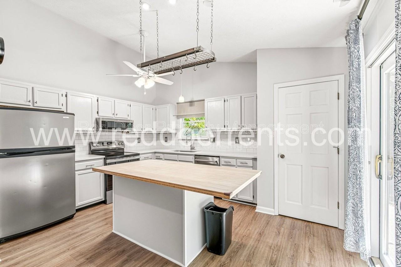 12601 Slippery Rock Rd - Photo 4 of 33