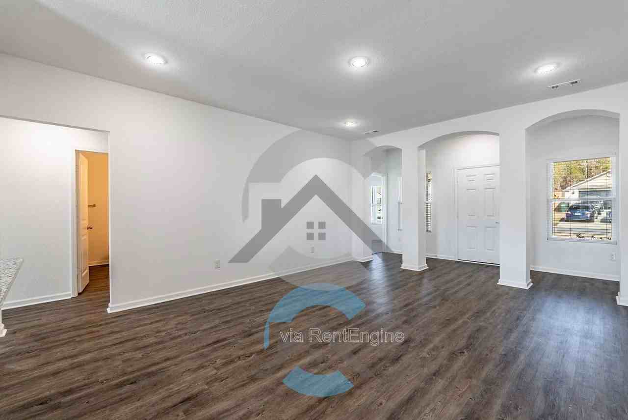 1155 Gallery Dr - Photo 3 of 17
