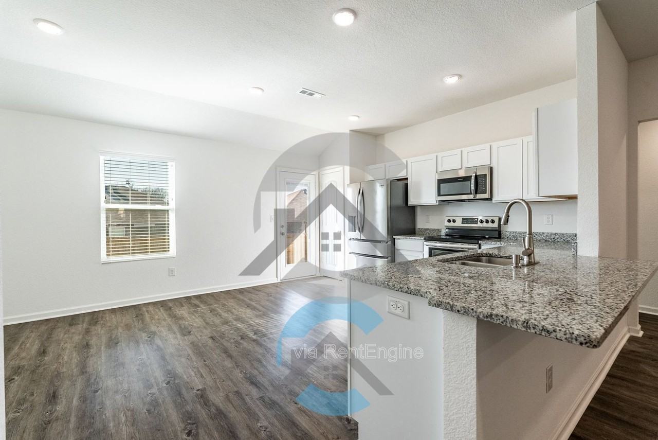 1155 Gallery Dr - Photo 4 of 17