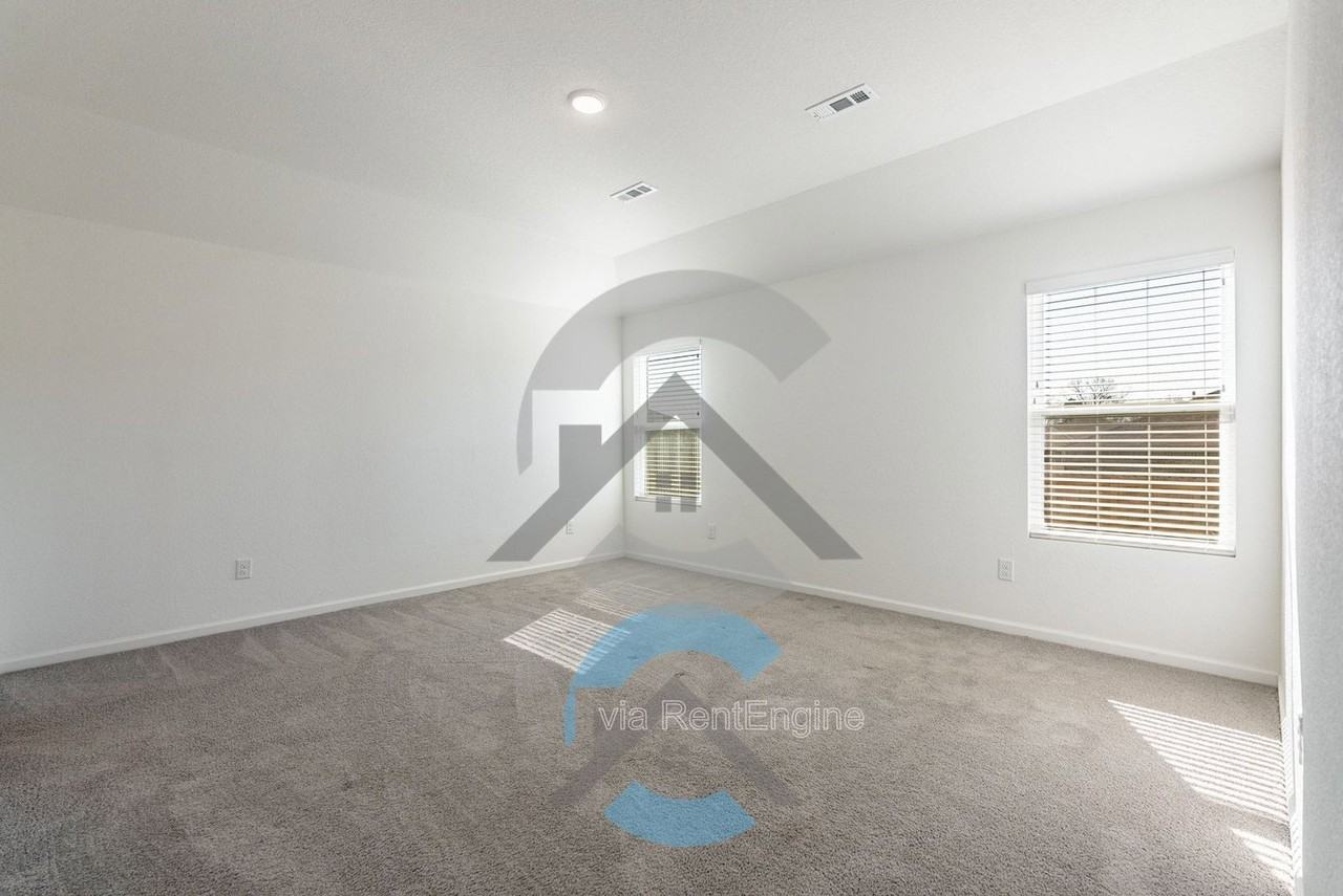 1155 Gallery Dr - Photo 7 of 17