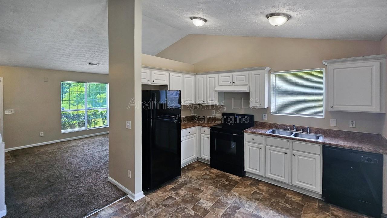 4636 Forest Creek Ln - Photo 3 of 16
