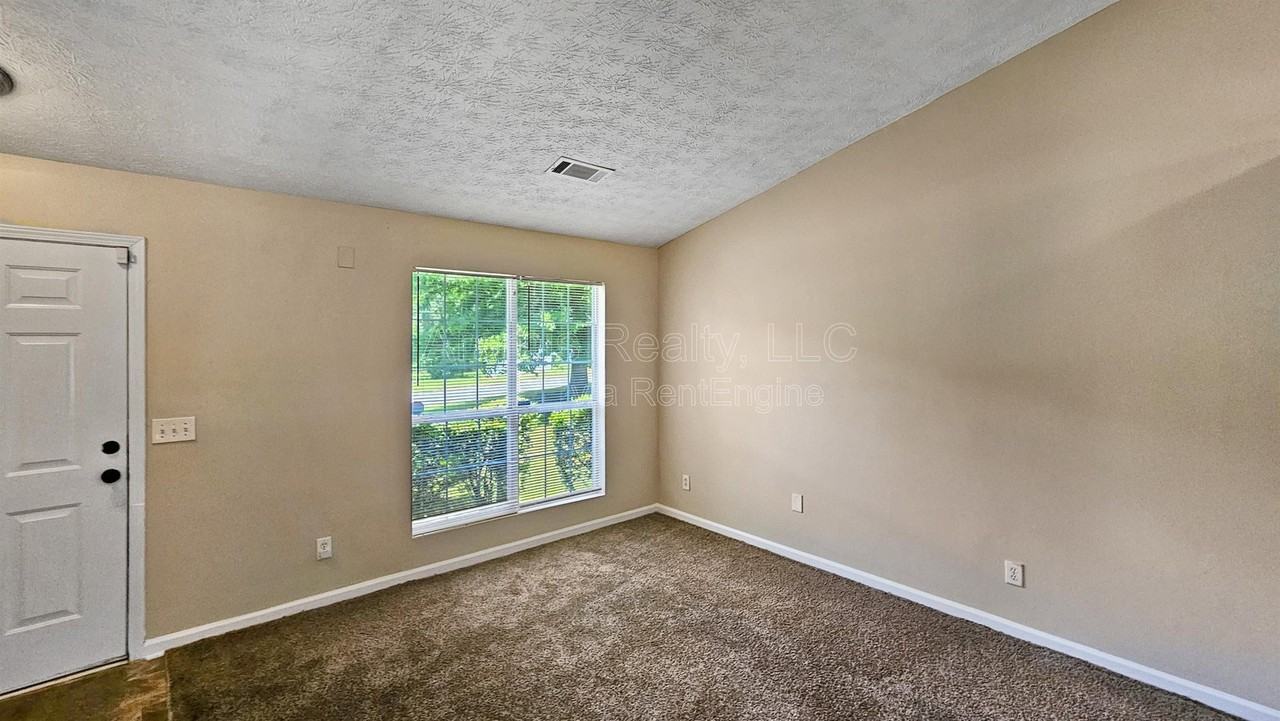 4636 Forest Creek Ln - Photo 4 of 16