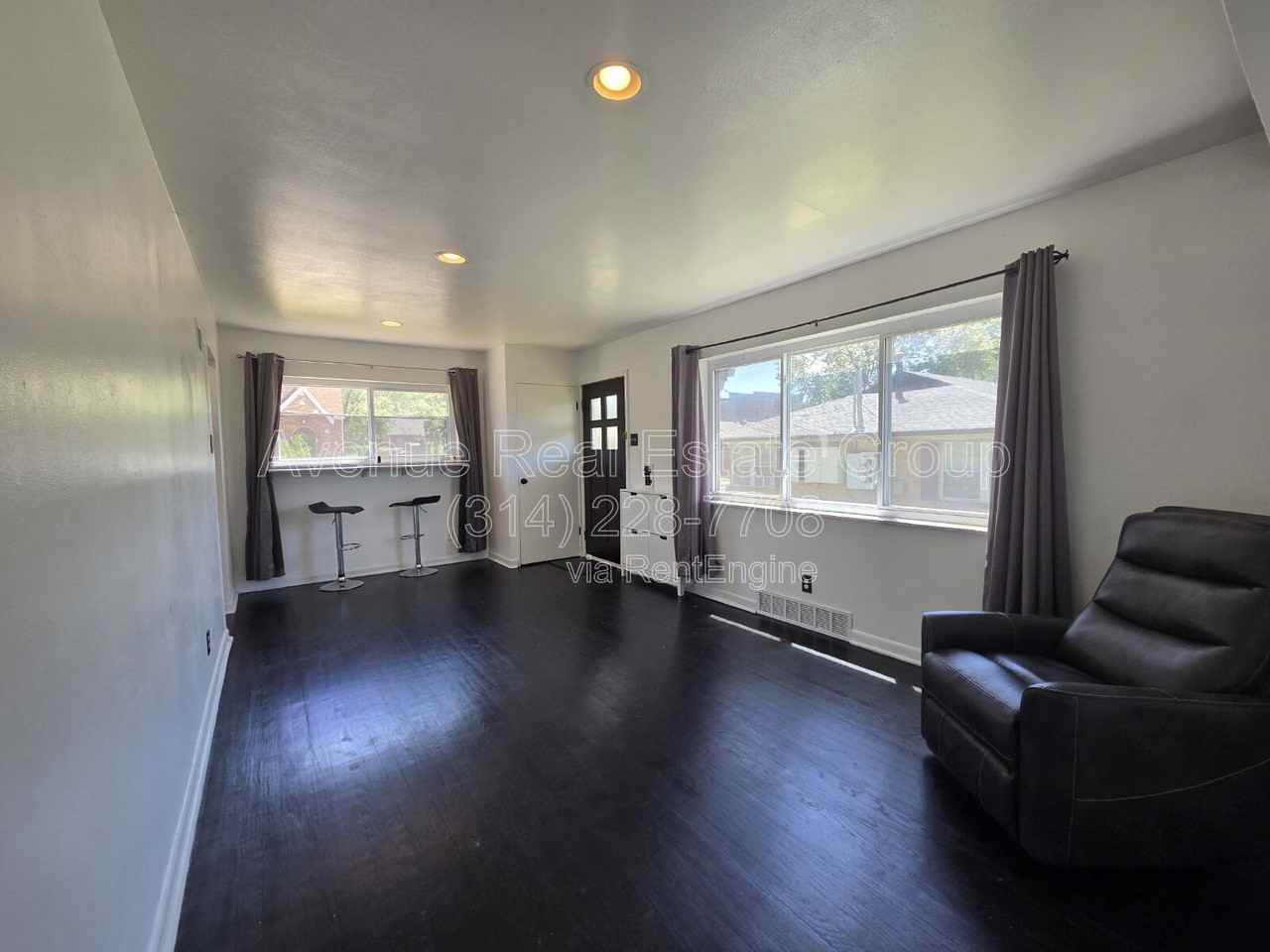 1115 Backer St - Photo 3 of 16