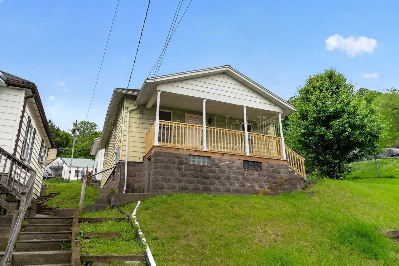 407 Simpson Ave - Photo 7 of 31