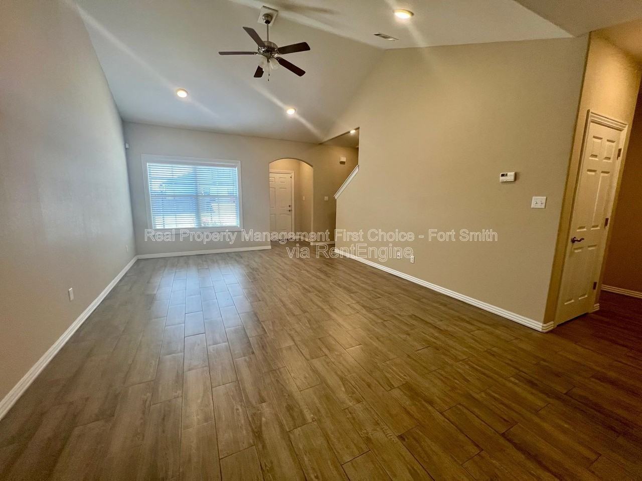 9905 Landry Dr - Photo 3 of 26