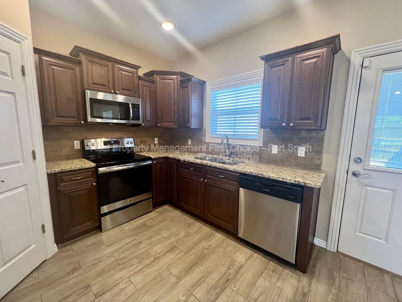 9905 Landry Dr - Photo 5 of 26