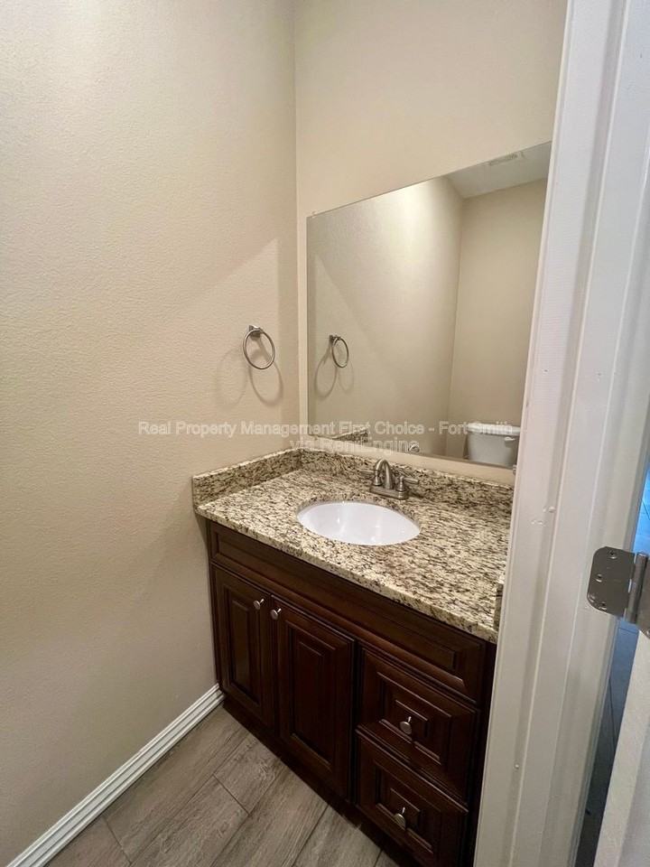 9905 Landry Dr - Photo 6 of 26