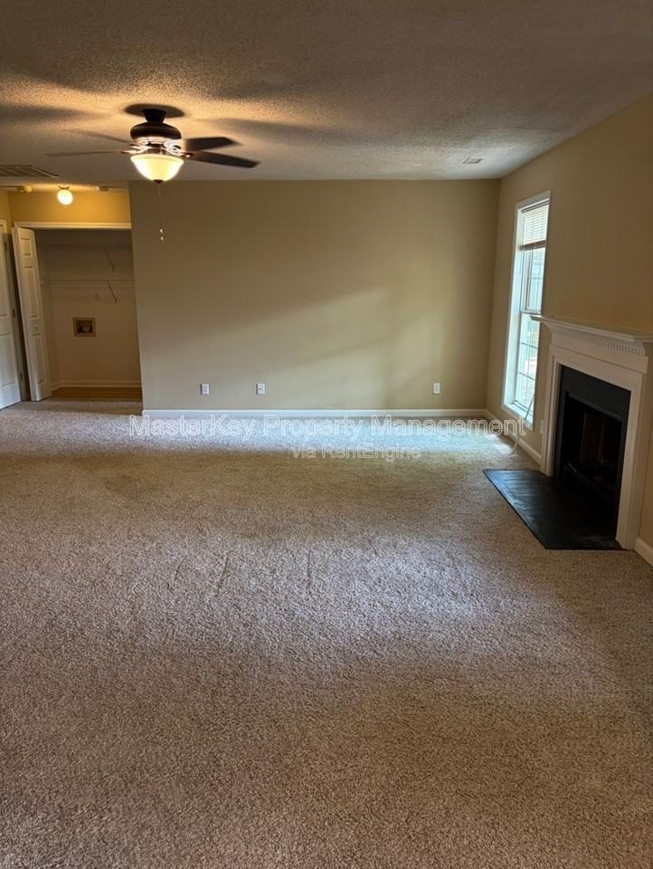 1401 Ravensthorpe Dr - Photo 4 of 19