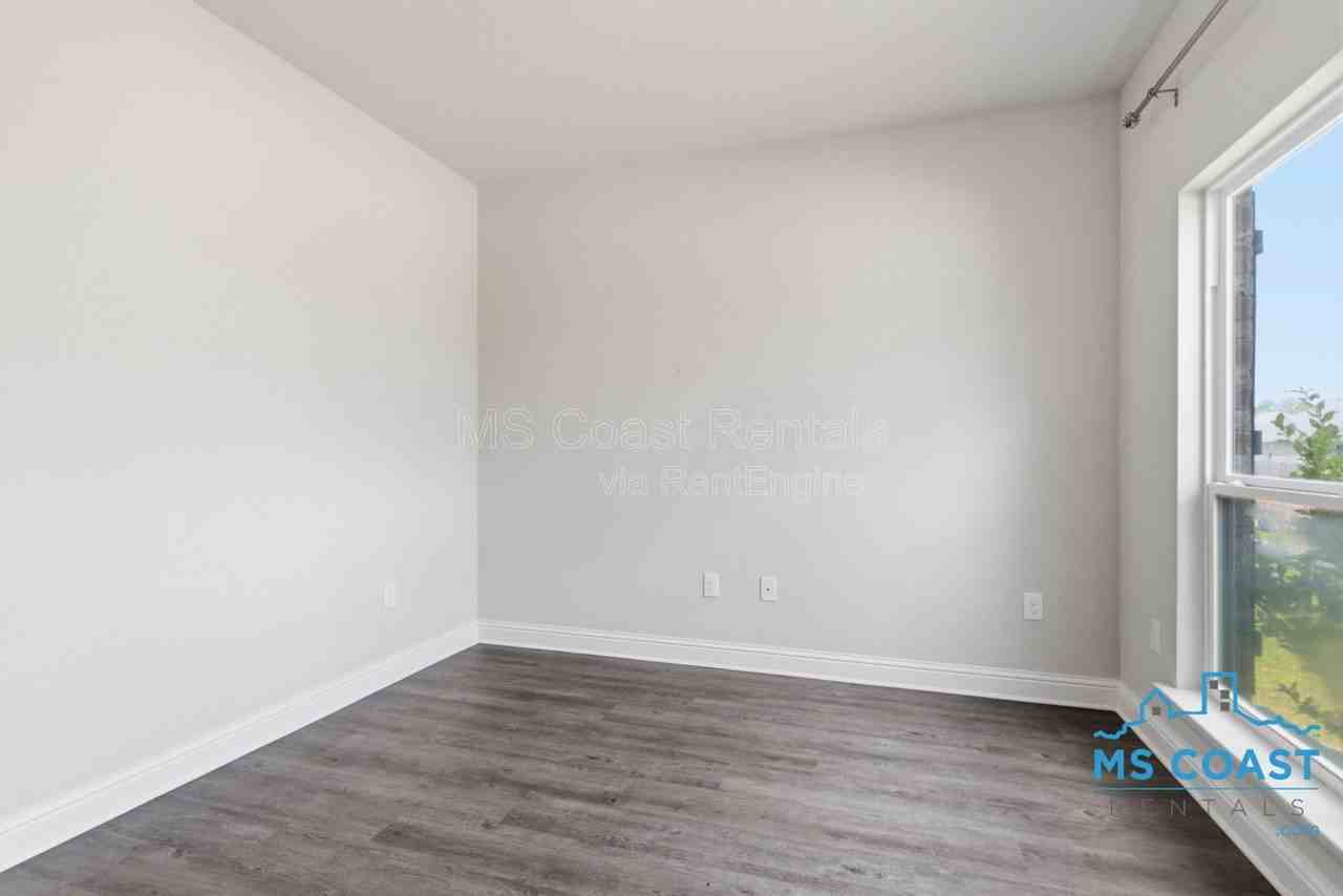 5723 Overland Dr - Photo 3 of 27